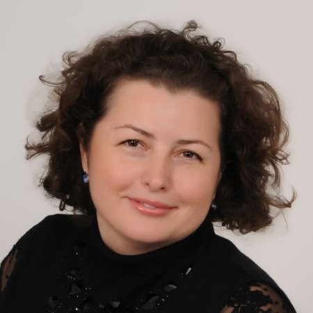 Lucia Manic: Commercial Banking Expert